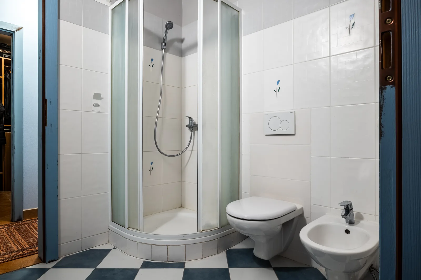 Guest bathroom shower