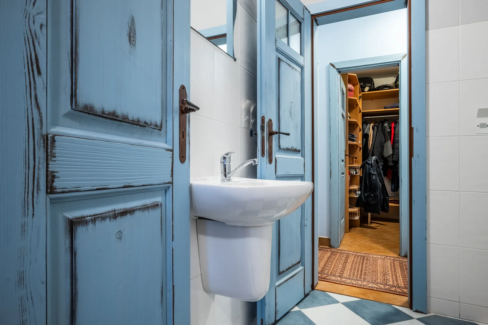 Guest bathroom second angle